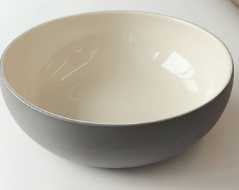 Medium size porcelain serving bowl for pasta, salad, ramen soup or side dishes.