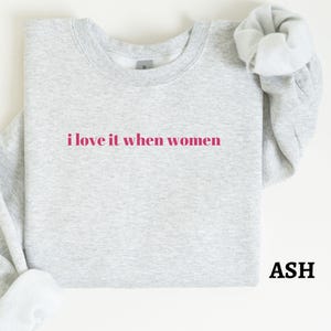 Lesbian Pride Sweatshirt, I Love It When Women Lesbian Sweater, Funny Lesbian Top, Lesbian Sweatshirt,Gay Shirt,Gay Pride Month Gift for Her