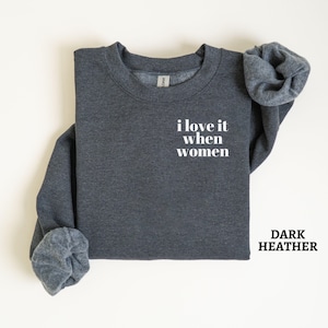 Lesbian Pride Sweatshirt, I Love It When Women Lesbian Sweater, Funny Lesbian Top, Lesbian Sweatshirt,Gay Shirt,Gay Pride Month Gift for Her