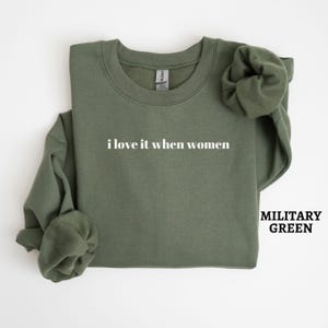 Lesbian Pride Sweatshirt, I Love It When Women Lesbian Sweater, Funny Lesbian Top, Lesbian Sweatshirt,Gay Shirt,Gay Pride Month Gift for Her