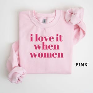 Lesbian Pride Sweatshirt, I Love It When Women Lesbian Sweater, Funny Lesbian Top, Lesbian Sweatshirt,Gay Shirt,Gay Pride Month Gift for Her