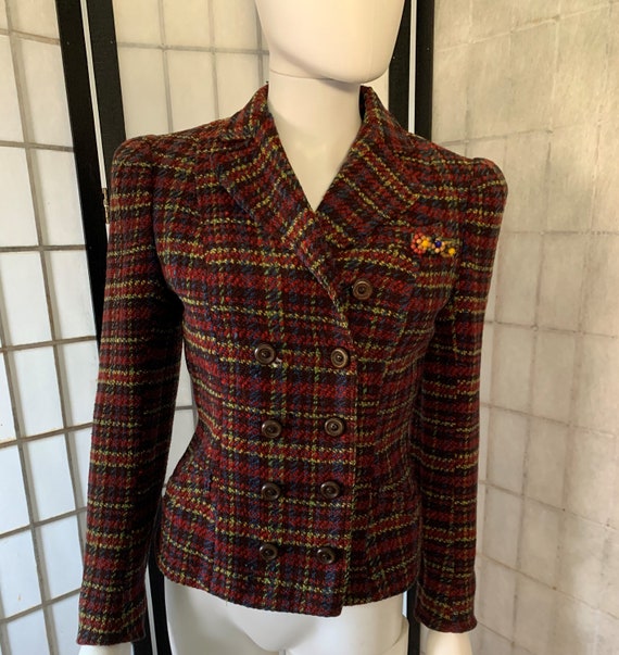 Fabulous Wool Plaid Jacket with Attached Brooch 19