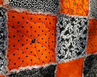 Rag Pumpkin Halloween Quilt. Orange black halloween blanket. Patchwork halloween throw. Spider ghost scrappy. Fringes autumn bedspread set