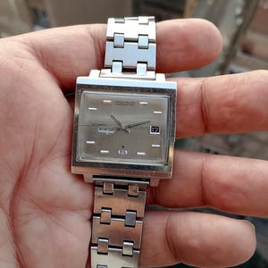 Vintage seiko 5 square tv shap
