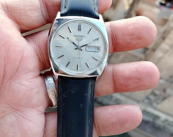 Original VINTAGE SEIKO 5 Automatic 21 JEWELS Day Date Japanese