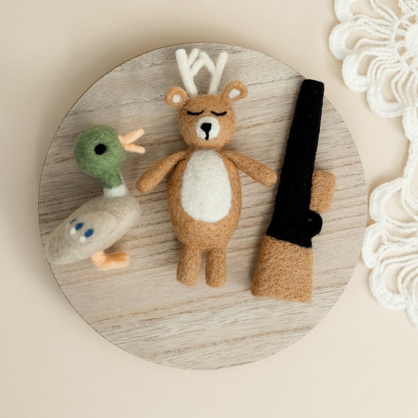 MADE TO ORDER! Newborn felted hunting set Felted stuffy toys Newborn photography props Wool props Felted Reindeer Duck and Gun toy