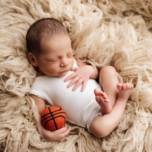 RTS! Felted basketball toy | Newborn photography props Felted stuffy toys Wool sport props Sport Baby Basketball