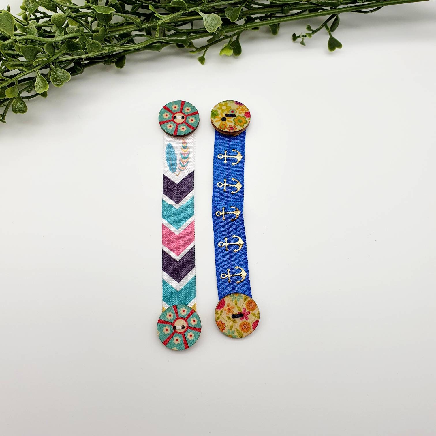 LOFBAZ Haargummis Mit Knöpfen – Ohrenschoner Für Masken, Dehnbar, Waschbar, Buntes Blumenmarine-Design