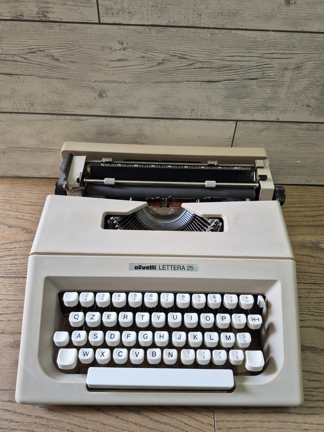 オリベッティ olivetti　タイプライタ　LETTERA 25 　スペイン製 Olivetti Letter 25 - Etsy