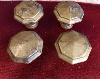 set of 4 knobs