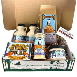 Perfect Vermont Gift - Deluxe Maple Gift Box of Treats: Maple Syrup, Pancake Mix, Maple Sugar, Maple Cream, Maple Candy, Maple Truffles zdjęcie 9