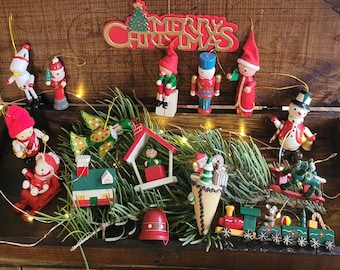 Lot of Vintage Hand-painted Wooden Christmas Ornaments (15)