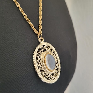 Vintage Gold Tone Pendant Necklace Costume Jewelry