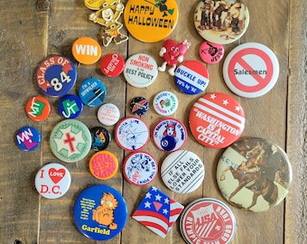 Lot of vintage Pinback Buttons