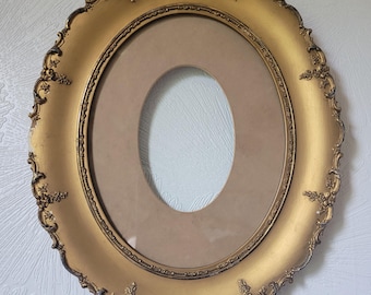 Antique Victorian-era Oval Picture Frame with Gold Finish