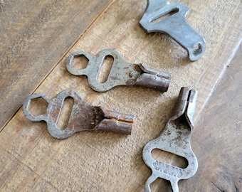 Vintage Roller Skate Keys (4)