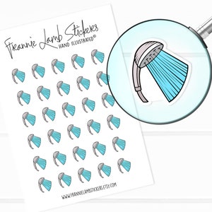 以下が含まれることがあります： 手描きで描かれたシャワーヘッドのデザインが25個入ったステッカーシート。各ステッカーは、シャワーヘッドから水滴が落ちている、薄い青とグレーのシャワーヘッドです。ステッカーは白い背景にグリッド状に配置されています。シートの上部には「Frankie Lamb Stickers」と「Hand Illustrated」の文字があります。