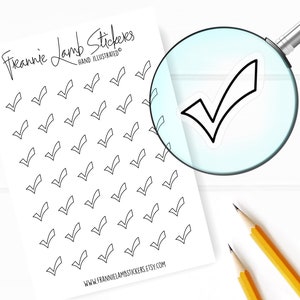 Puede incluir: Una hoja de papel adhesivo blanco con un patrón repetitivo de marcas de verificación negras. El texto "Frannie Lamb Stickers" y "Hand Illustrated" está en la parte superior de la hoja. El texto "www.frannielambstickers.etsy.com" está en la parte inferior de la hoja.