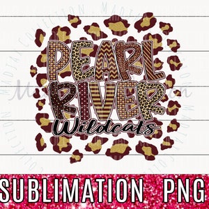 Può includere: Design di sublimazione con le parole "Pearl River Wildcats" in lettere color granata e oro su uno sfondo a stampa leopardata.