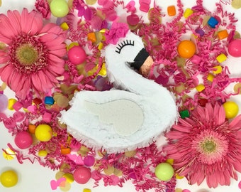 Mini swan piñata, swan piñata, mini piñata, swan decoration, Galentine's Day, Valentine's Day, piñata for adults