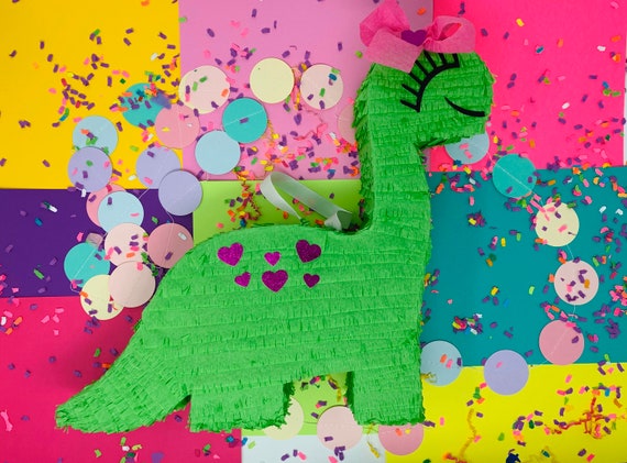 Piñata dinosaurio  Decoracion de dinosaurios fiestas, Fiesta de cumpleaños  de dinosaurio, Fiesta tematica de dinosaurios
