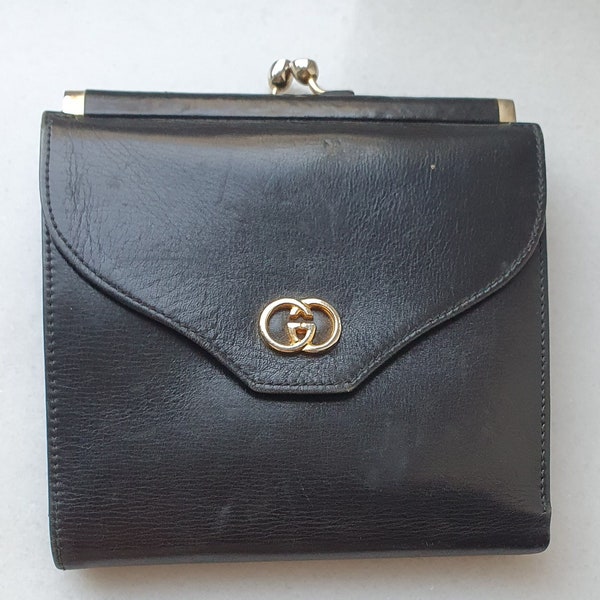 Authentic Gucci  Womens Wallet in classic black leather with GG gold logo emblem