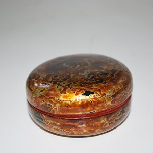 Boîte d'encens asiatique en laque taillée