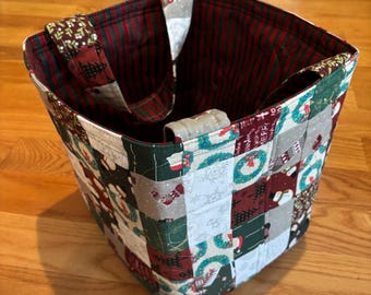 Quilted Christmas Fabric Basket: Festive Winter Theme