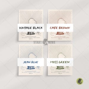 Peut inclure: Quatre impressions d'art avec un design minimaliste. Chaque impression pr&eacute;sente un fond en forme d'&eacute;clat de soleil, une illustration de maison et le texte "AS FOR ME AND MY HOUSE WE WILL SERVE THE LORD". Les impressions sont &eacute;tiquet&eacute;es "VINTAGE BLACK", "CAFE BROWN", "JEAN BLUE" et "MOSS GREEN".