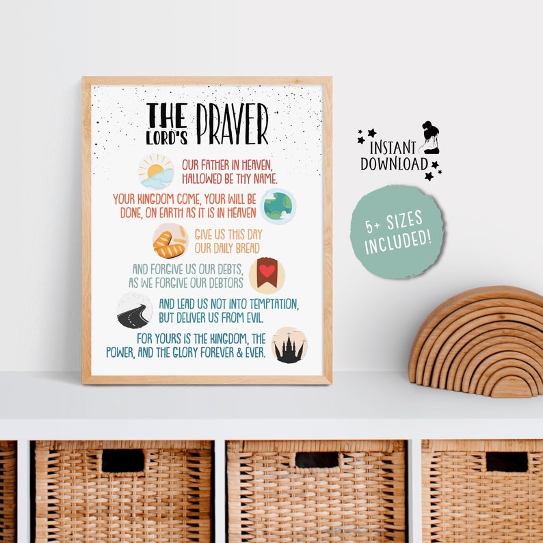 Op de afbeelding: Een afdrukbare poster met het Onze Vader in kleurrijke tekst en illustraties. De poster bevat de tekst "The Prayer" en "Direct downloaden" en "5+ maten inbegrepen!"