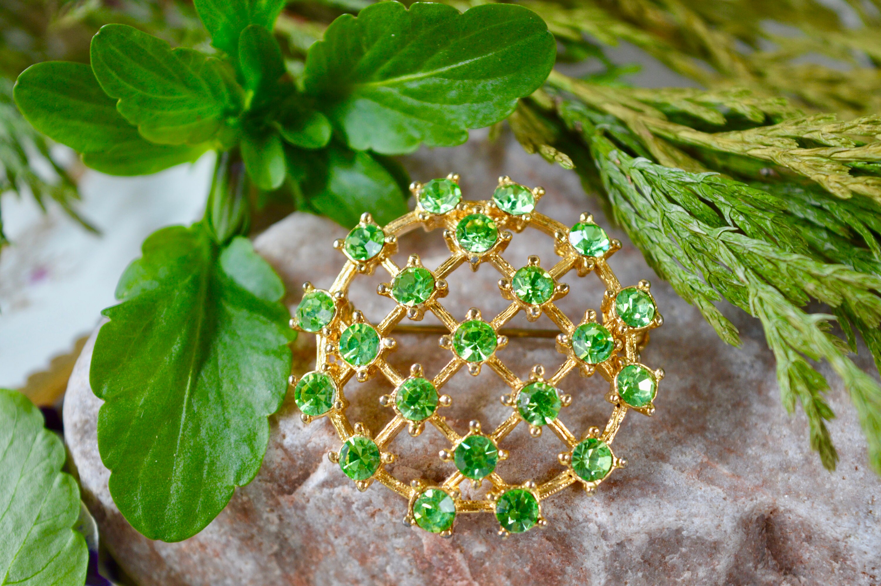 Broche Ancienne – Pierre Verte Sur Argent – Vintage – Épingle Légèrement Pliée
