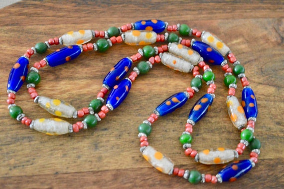 Collier Vintage 14 Rangs Perles Rouges - Longueur 33 Cm - Métal Couleur Or - Très Bon état