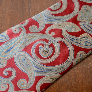 cravate vintage, cravate, cravate vintage, cravate rouge, cravate paisley pattern, accessoires vintage, accessoires de costume, cadeaux pour lui, cadeau de fête des pères
