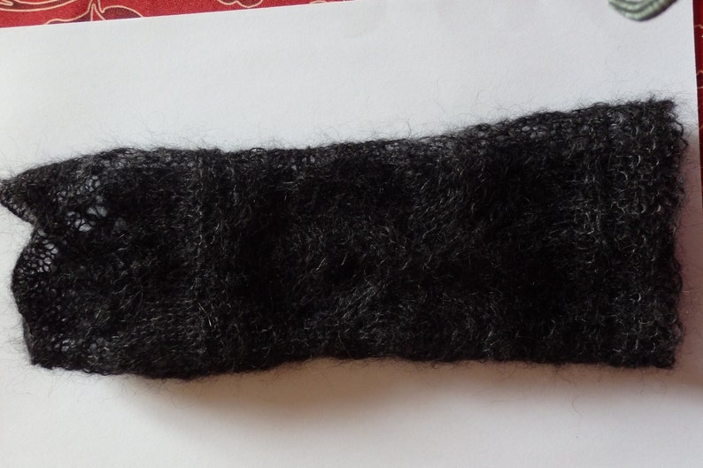 Paire de Manchettes tricotées, point dentelle, laine mohair-soie image 6