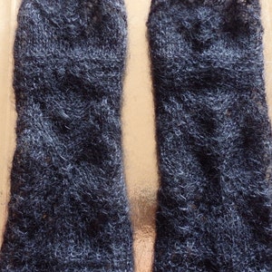 Paire de Manchettes tricotées, point dentelle, laine mohair-soie image 5