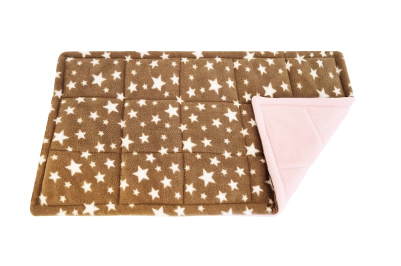 Fleece 
C&C cage liners
correx 
coroplast 
kavee
guinea pig
absorbent
midwest 
ferplast