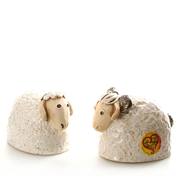 白い羊夫妻と羊の愛らしい陶器の羊の置物 - Etsy 日本