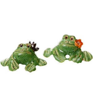 Adorable Wedding Favour for Frog Lovers Gift Packed Hand Sculptured Pair of Small Cute Ceramic Green Frogs Mr and Mrs Wedding Gift