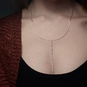 Silber zarte Anhänger Perlenkette hergestellt in Kroatien, Geschichte inspiriert einzigartiger Kragen, kroatischer Schmuck, niedliche Braut Geburtstag Geschenkidee