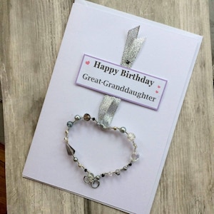 Petite-fille de joyeux anniversaire - une carte de voeux avec une jolie décoration coeur souvenir, carte personnalisée
