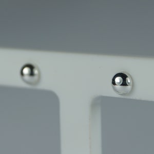 Pendientes de botón de plata de ley con forma de cúpula, media bola de 4 mm.
