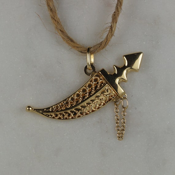 Vintage 18ct Gold Dagger and Scabbard Pendant, 42mm C… - Gem