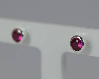 Rubin Cubic Zirconia Ohrstecker: Sterlingsilber Juli Geburtsstein