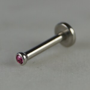 Pink Labret. 316L Surgical Steel Labret. Pink Jewelled Labret. Internal Thread Jewelled Labret. Pink Jewelled Labret. 1.2mm*8mm Labret.