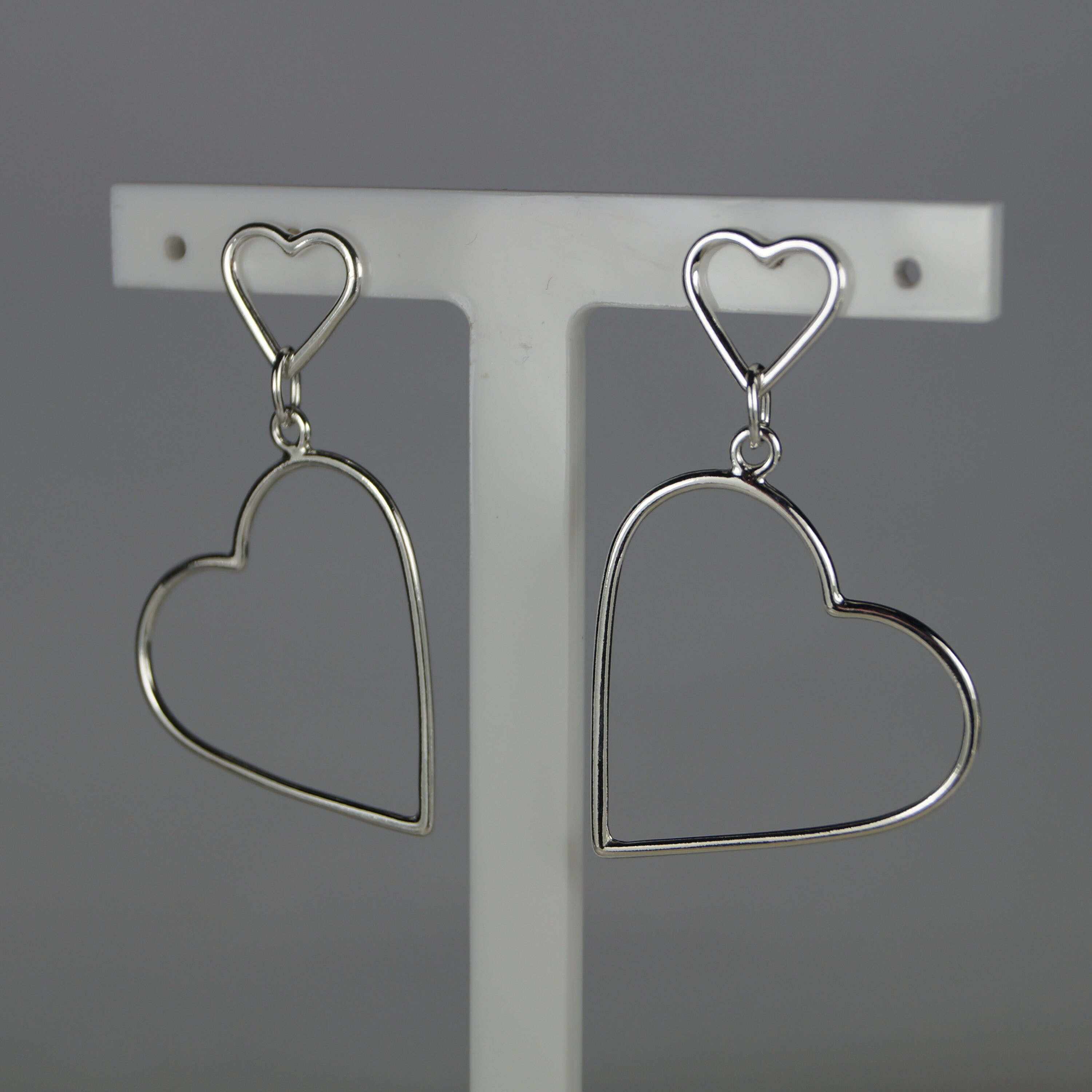 TATIANA☆[SILVER925] Heart dangle Hoop Earring MUSINSA | TATIANA (Silver 925) Heart Dangle Hoop Earrings EC3031