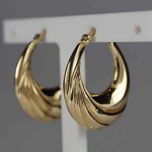 Gold Creole Earrings. Gold Hoop Earrings. Pre-Owned 9ct Gold Creole earrings. Swirl Effect Creoles. Slightly Dented.