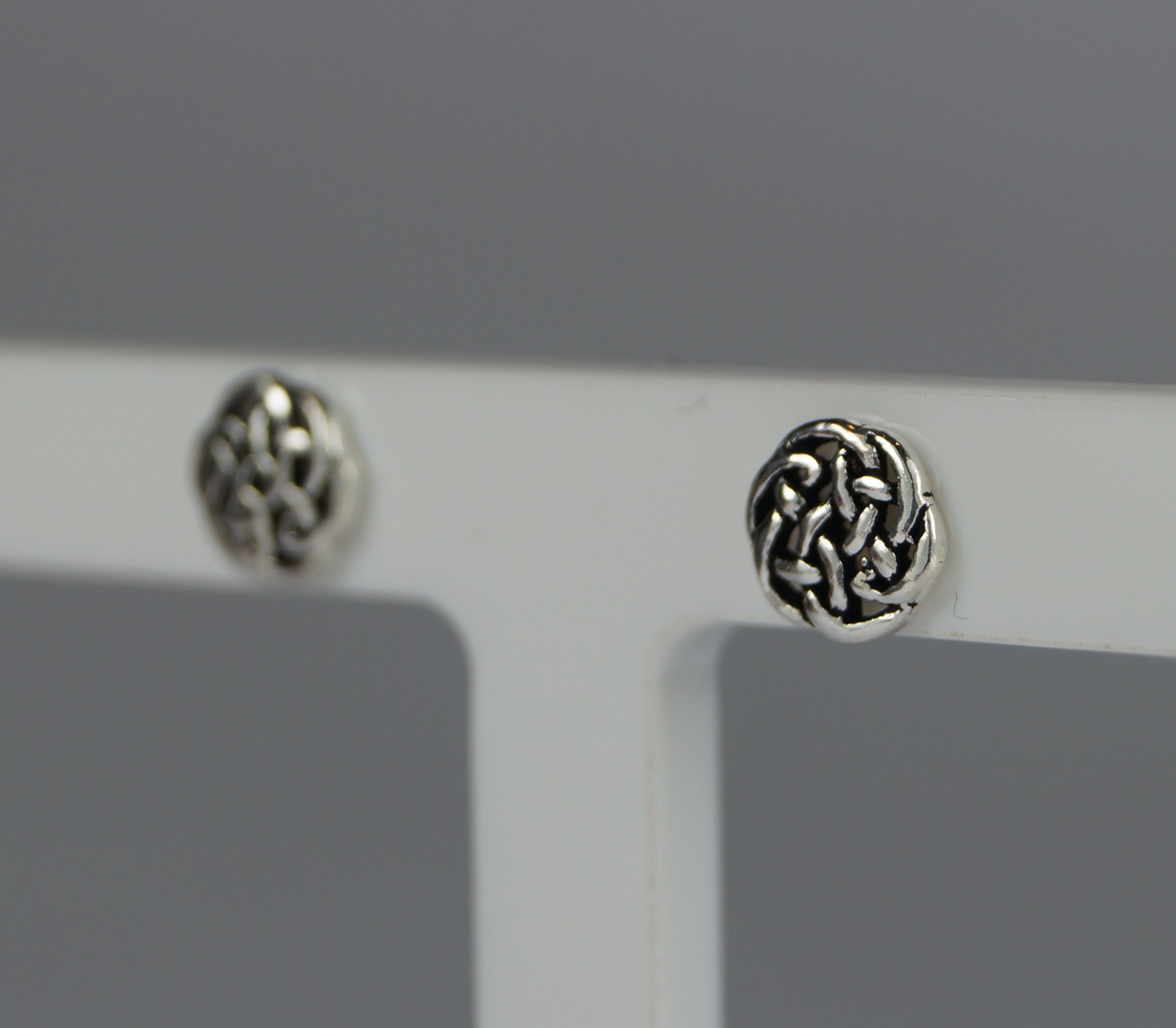 Orecchini a bottone con nodo celtico in argento sterling (7 mm) - Italia
