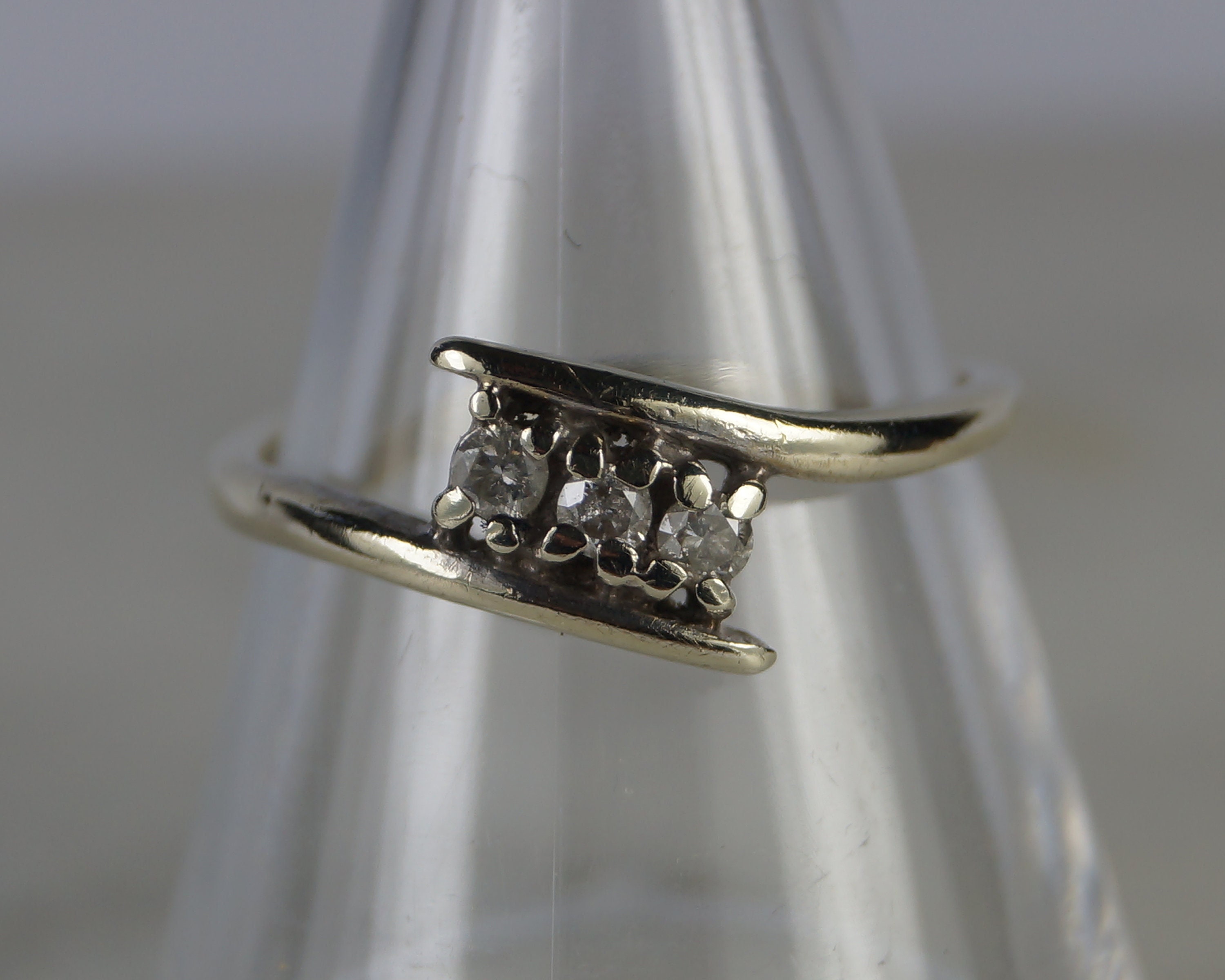 375 white 2024 gold ring