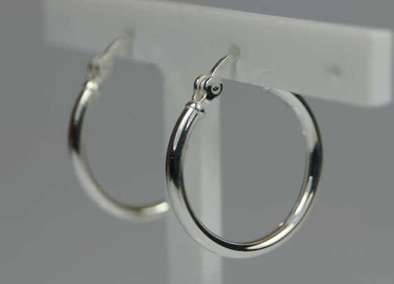 Small silver creole earrings deals