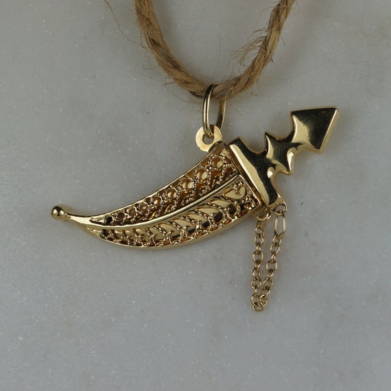 Vintage 18ct Gold Dagger and Scabbard Pendant, 42mm C… - Gem